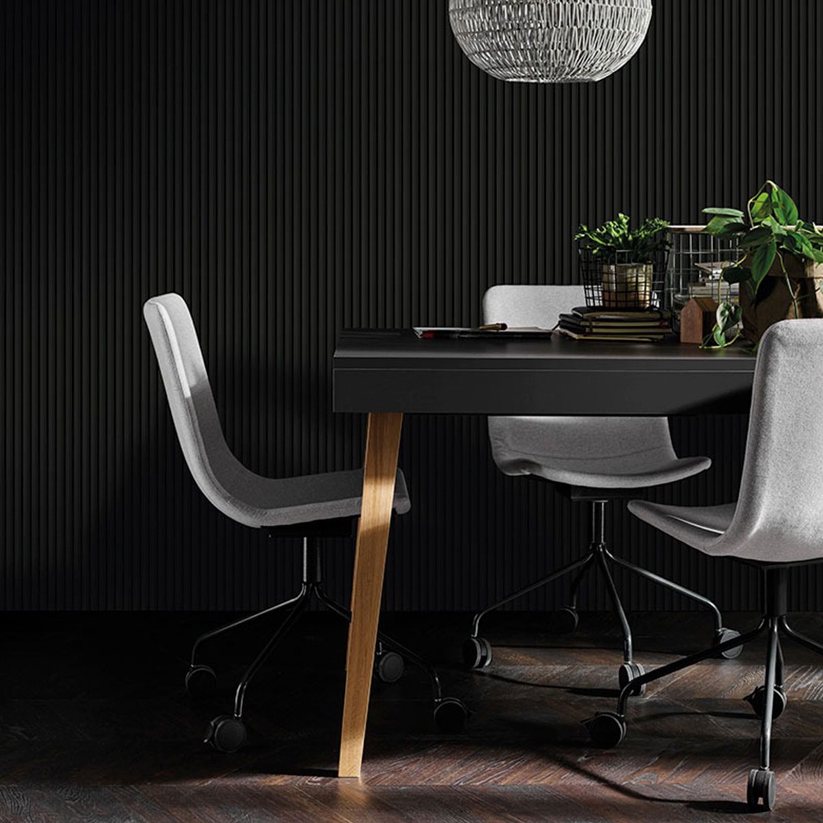 Innenraum mit Beschichtung Linerio S-Line Schwarzes Panel 265x12,2x1,20