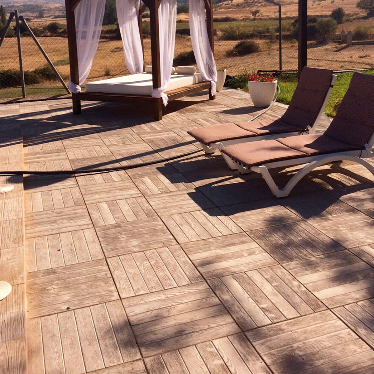 Ambiente con Azores Oregón Antideslizante 50x50 (Caja 18m2)