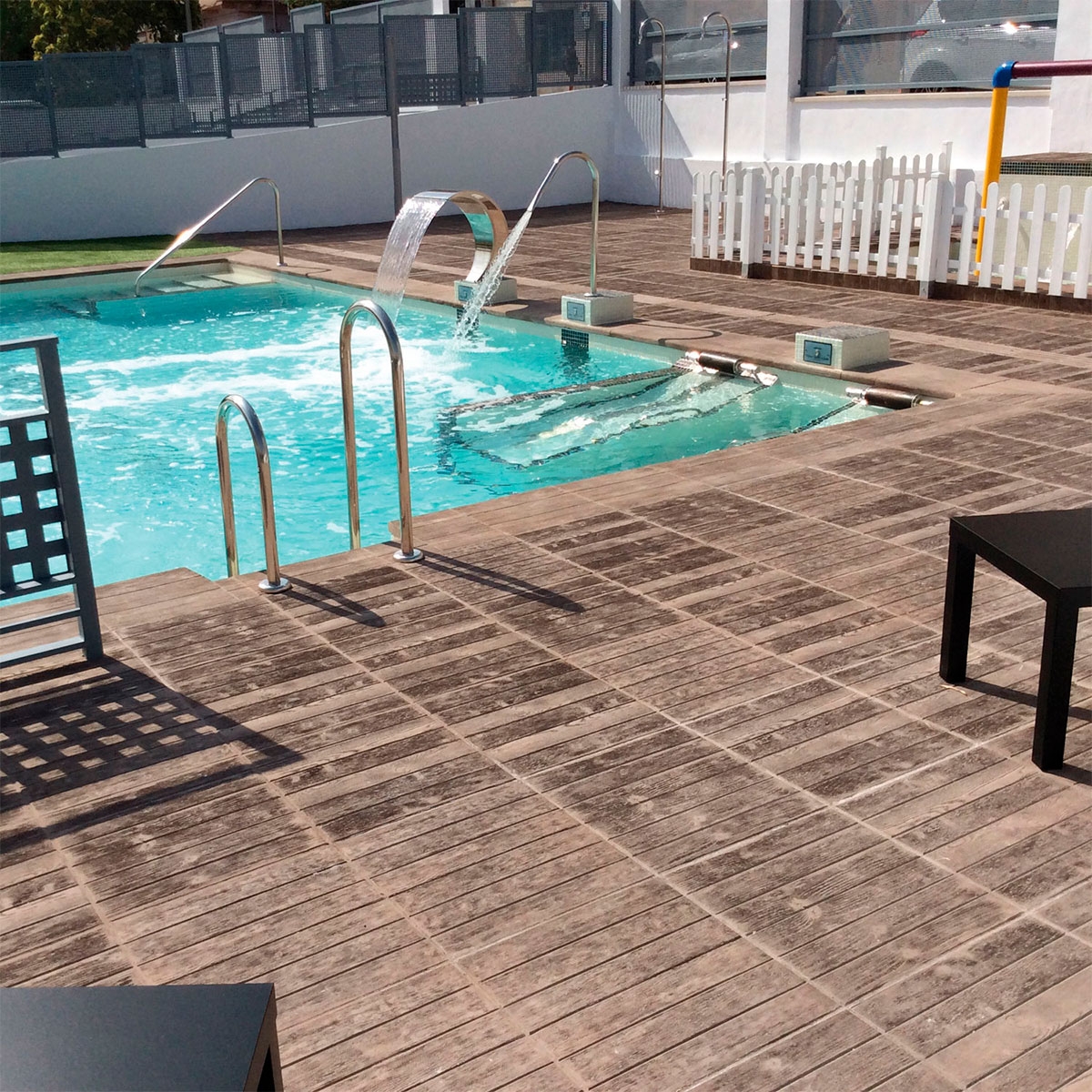 Exterior com Açores Oregon Antiderrapante 50x50 (Box 18m2)