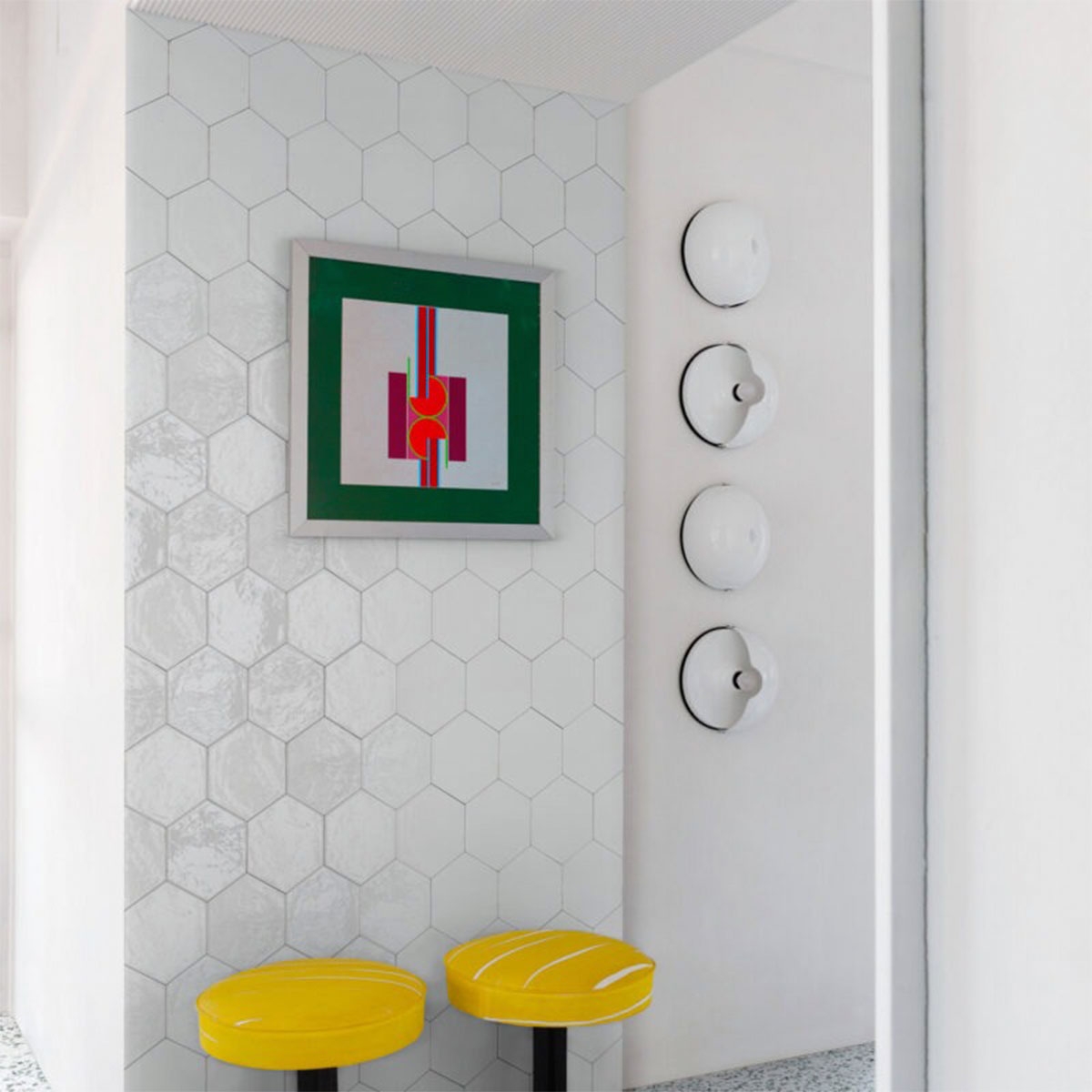 Interior con revestimiento Lume Esagona White Lux 21x18,2