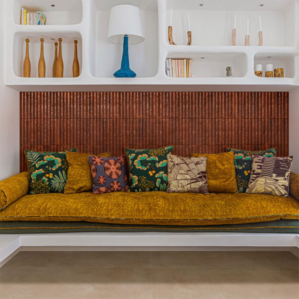 Interior con revestimiento Lume Caramel Struttura 3D Rake Lux 6x24