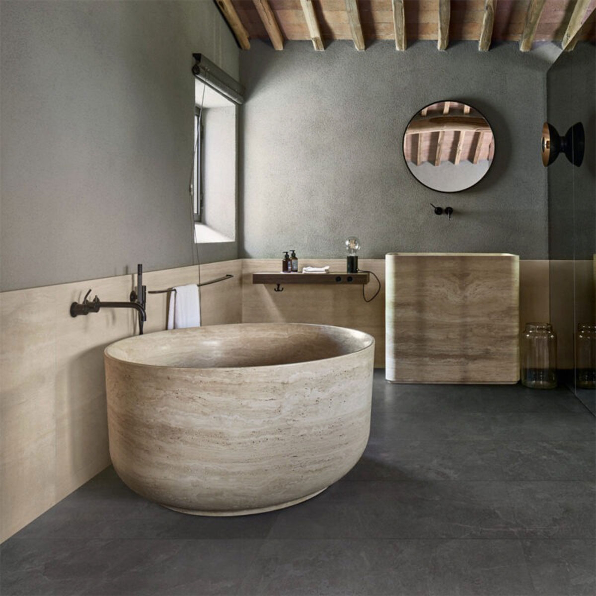 Interior com revestimento Mystone Pietra Ligure Antracite Strutturato R11 120x120