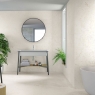 Badezimmer mit Baltimore 8212 White Coating 33,3x80