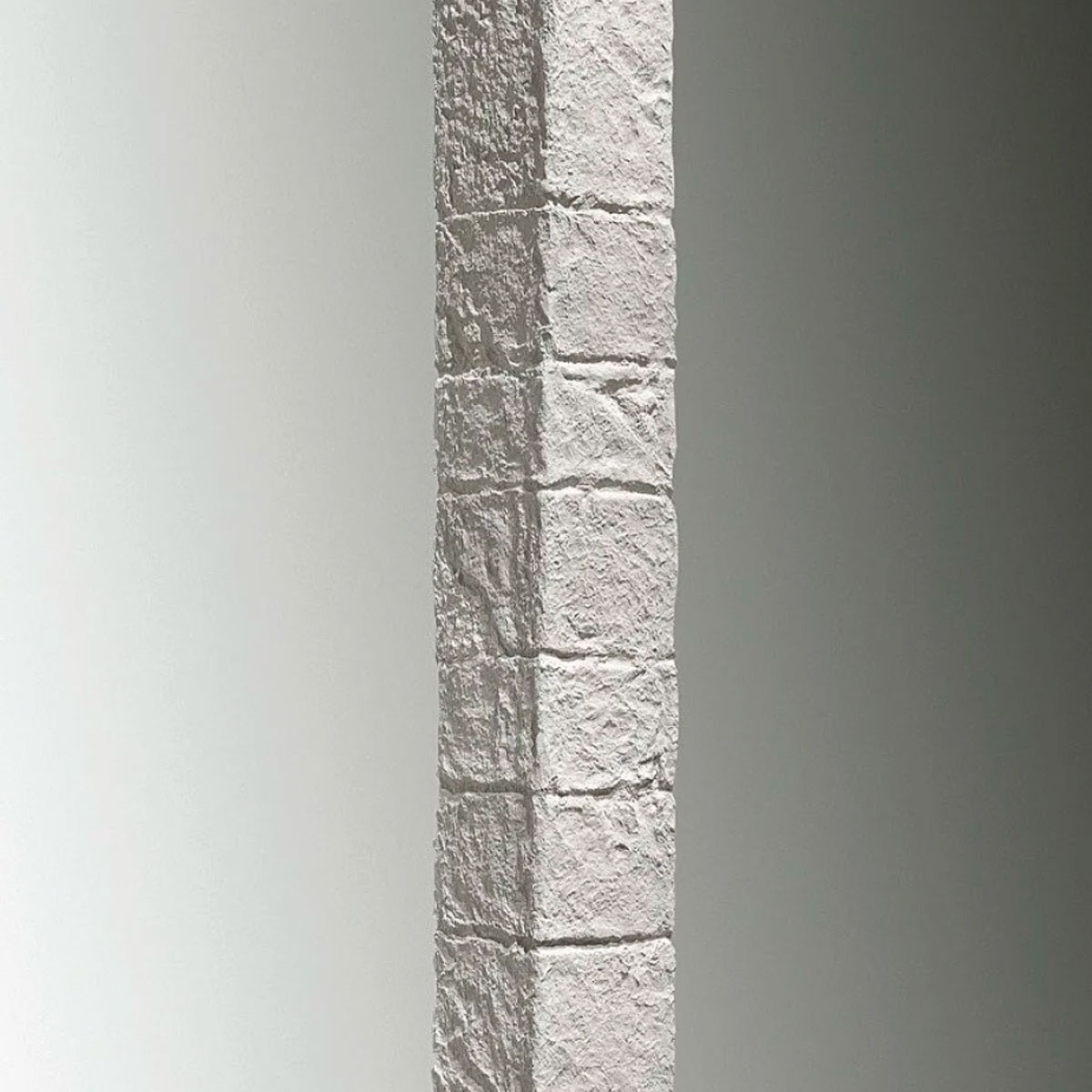 Angle en pierre sculptée TOTALStone gris M-330 0.40x0.40x2.85 (2.28m2)