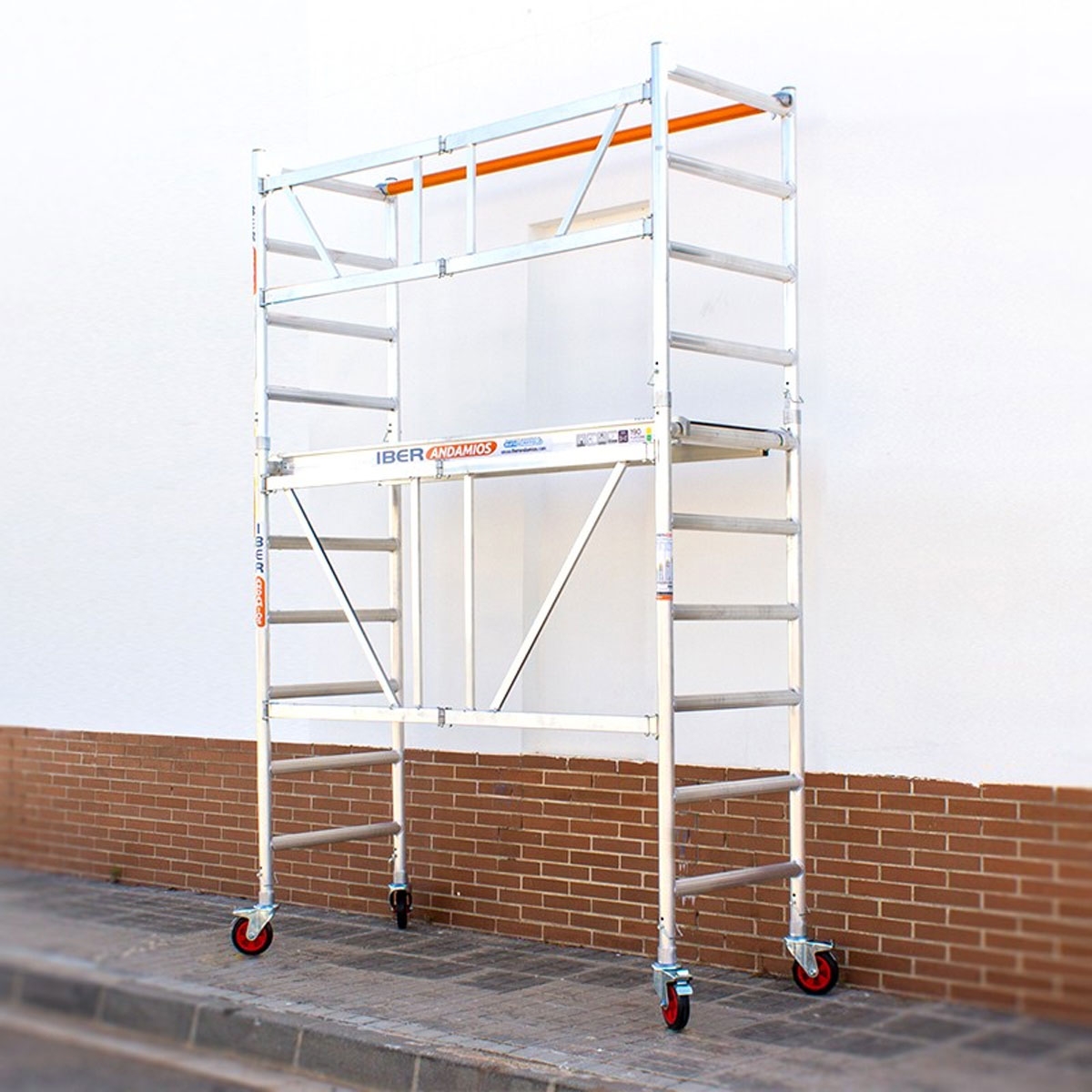 3.85m folding scaffolding working height in aluminum with hatch