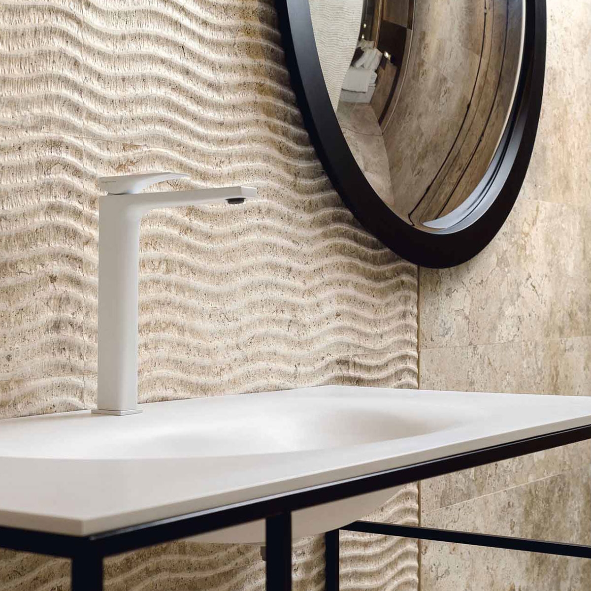Badezimmer mit Baltimore 9529 Relief Elypse Caramel 30x90 Beschichtung