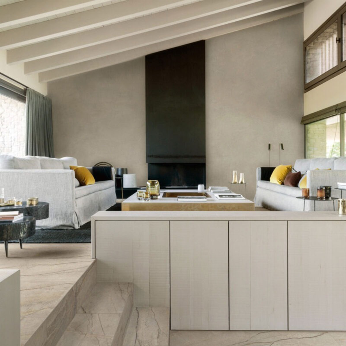 Interior con pavimento Mystone Silver Root Beige 60x120