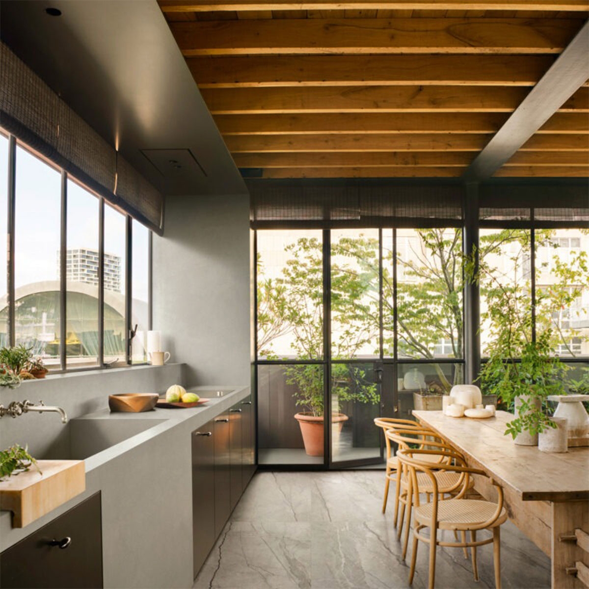 Innenraum mit Mystone Silver Root Grey Boden 60x120