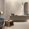 Badezimmer mit Elba 9541 Relief Hamburg Arena 30x90 Verkleidung