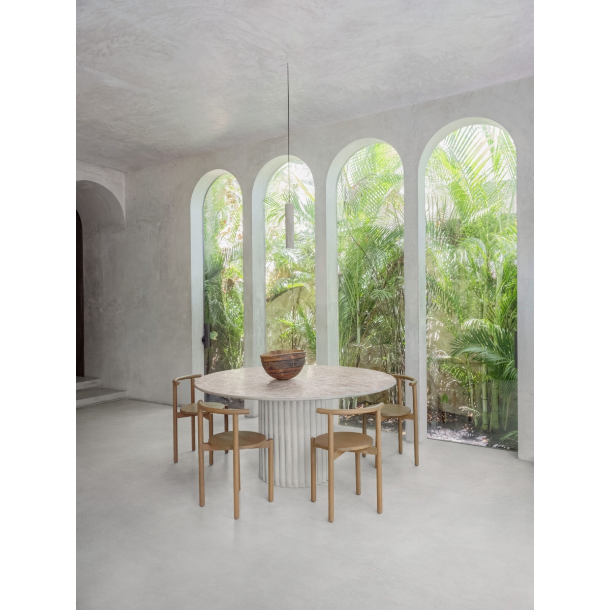 Interior con pavimento Slow Cold Gesso 75x75