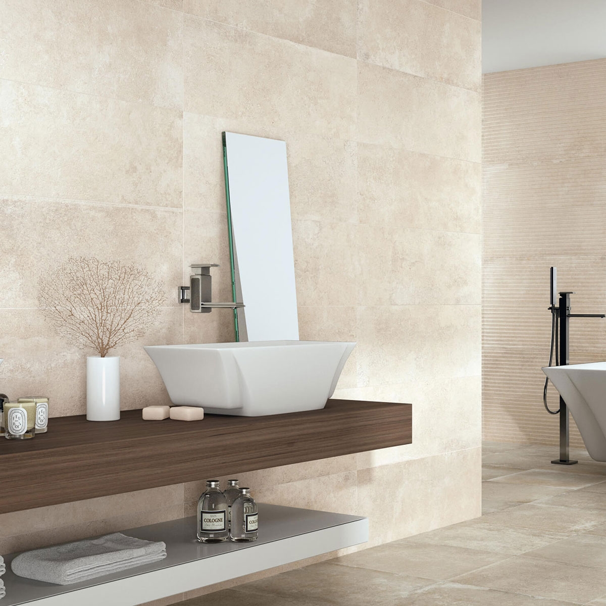 Badezimmer mit Louisiana 9516 Weißbeschichtung 30x90