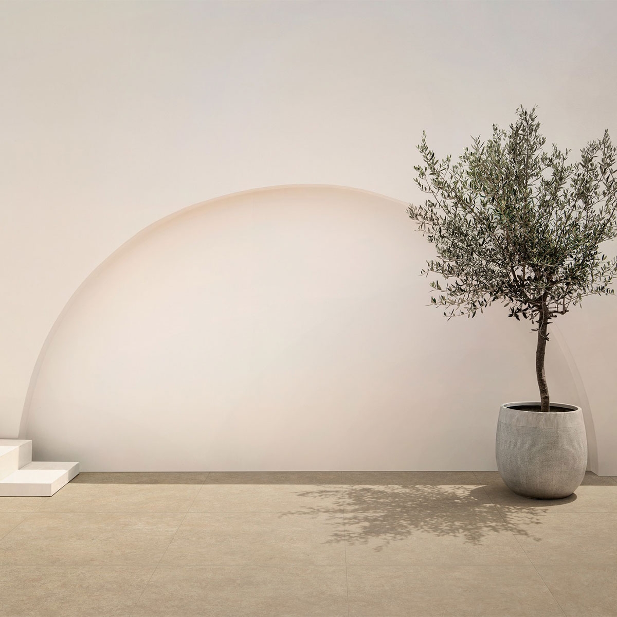 Exterior con pavimento Room Beige Strutturato R11 100x100