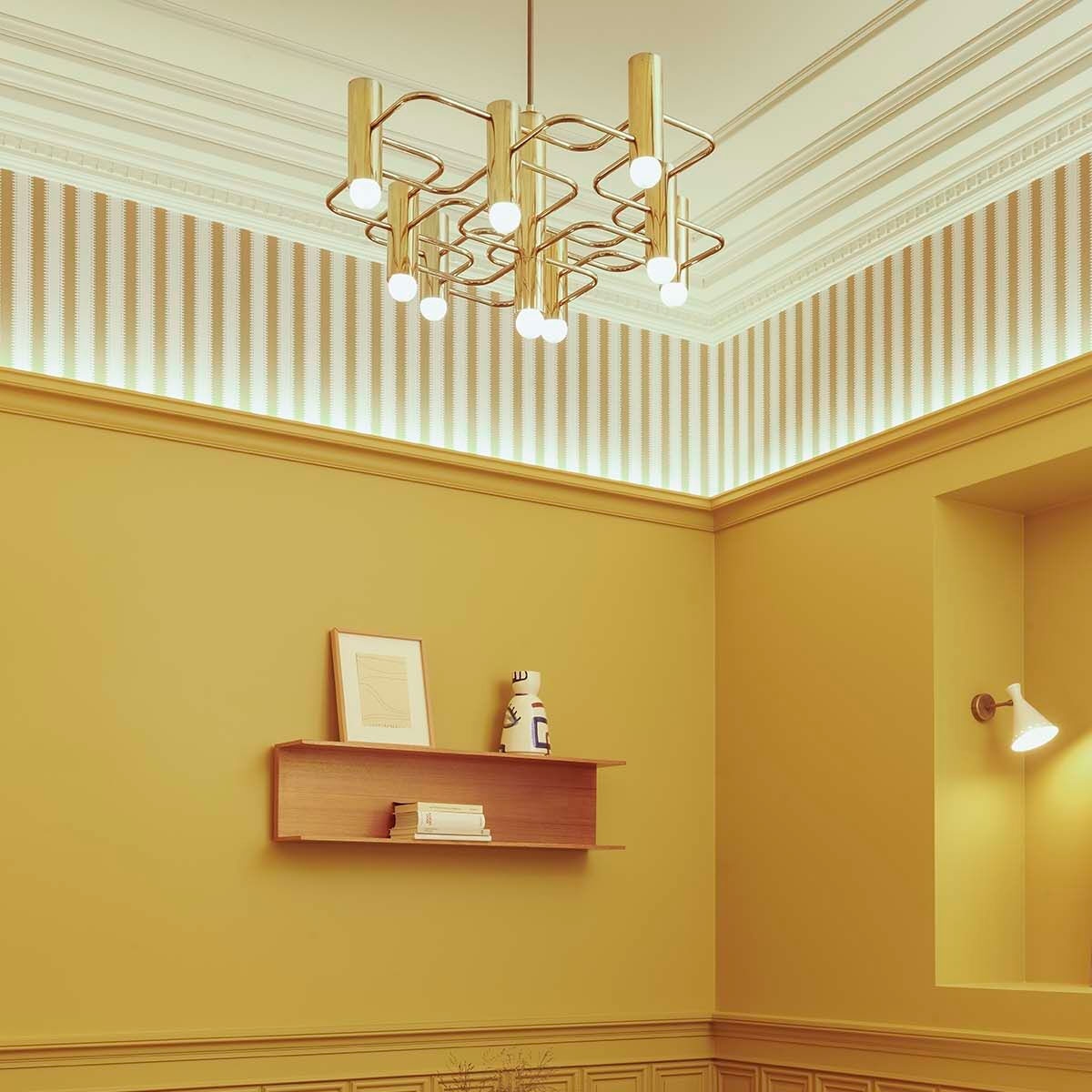 Ambiente con Moldura P4000 Orac 2000 x 55 x 145