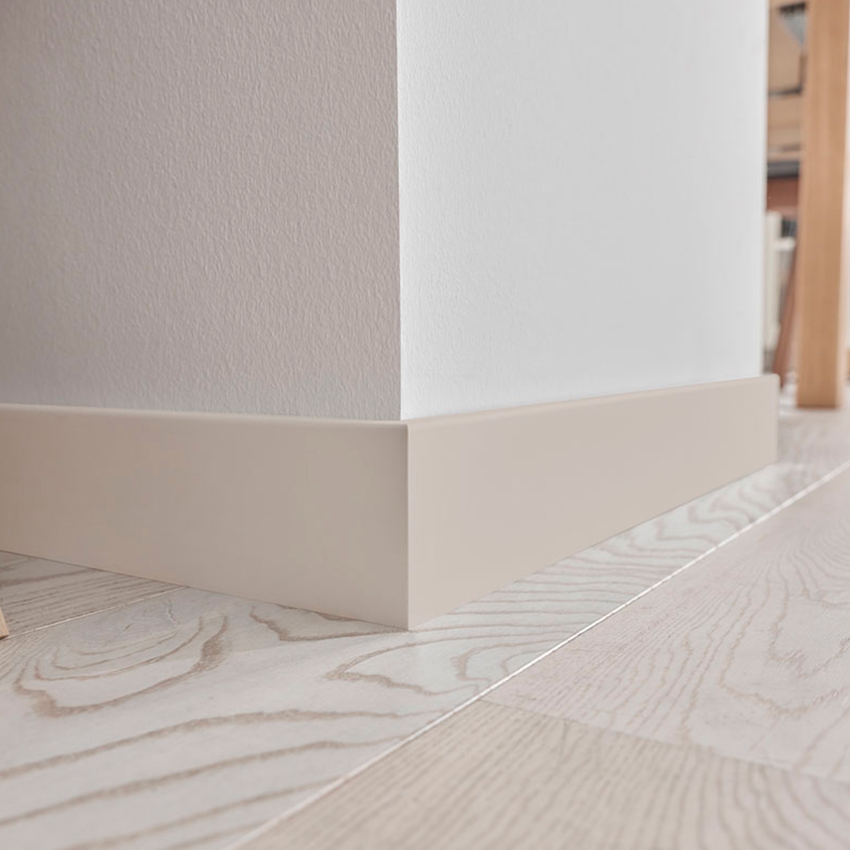 Acabado con Zócalo Espumo 80 Cashmere 240x8