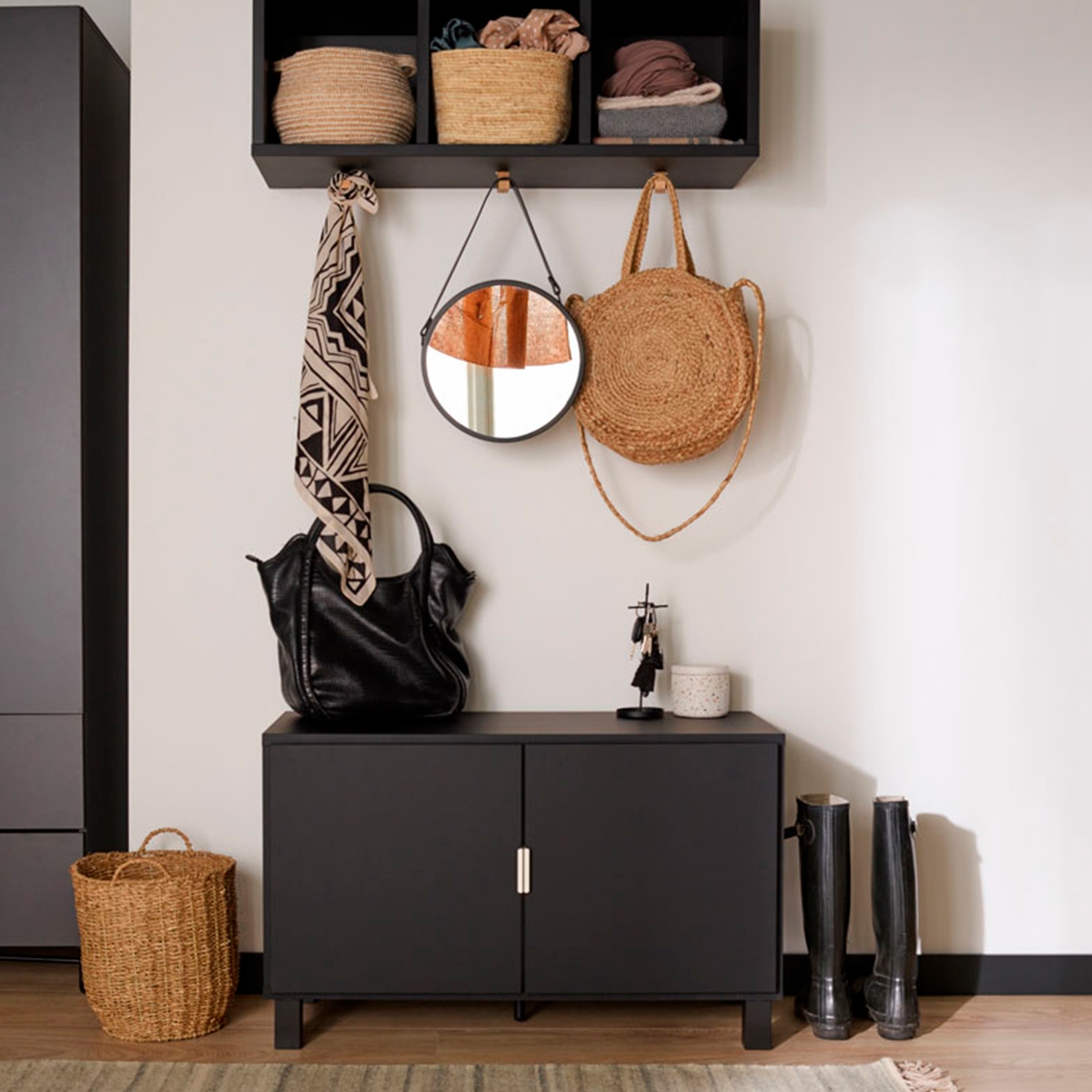 Environnement avec plinthe moussante 100 Noir 240x10