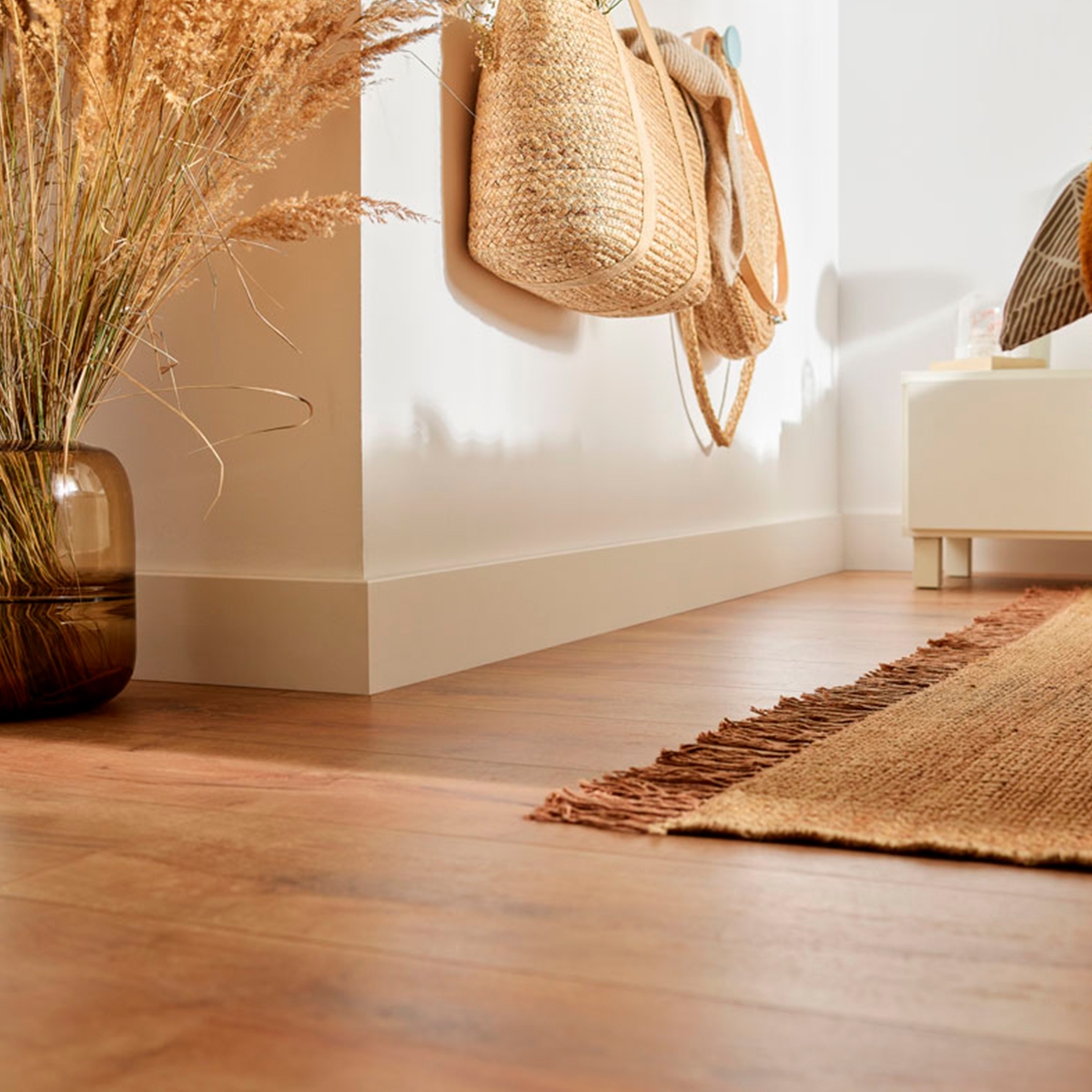 Fertiggestellt mit Schaumumleisten 120 Weiß 240x12 (Preis pro Stück)