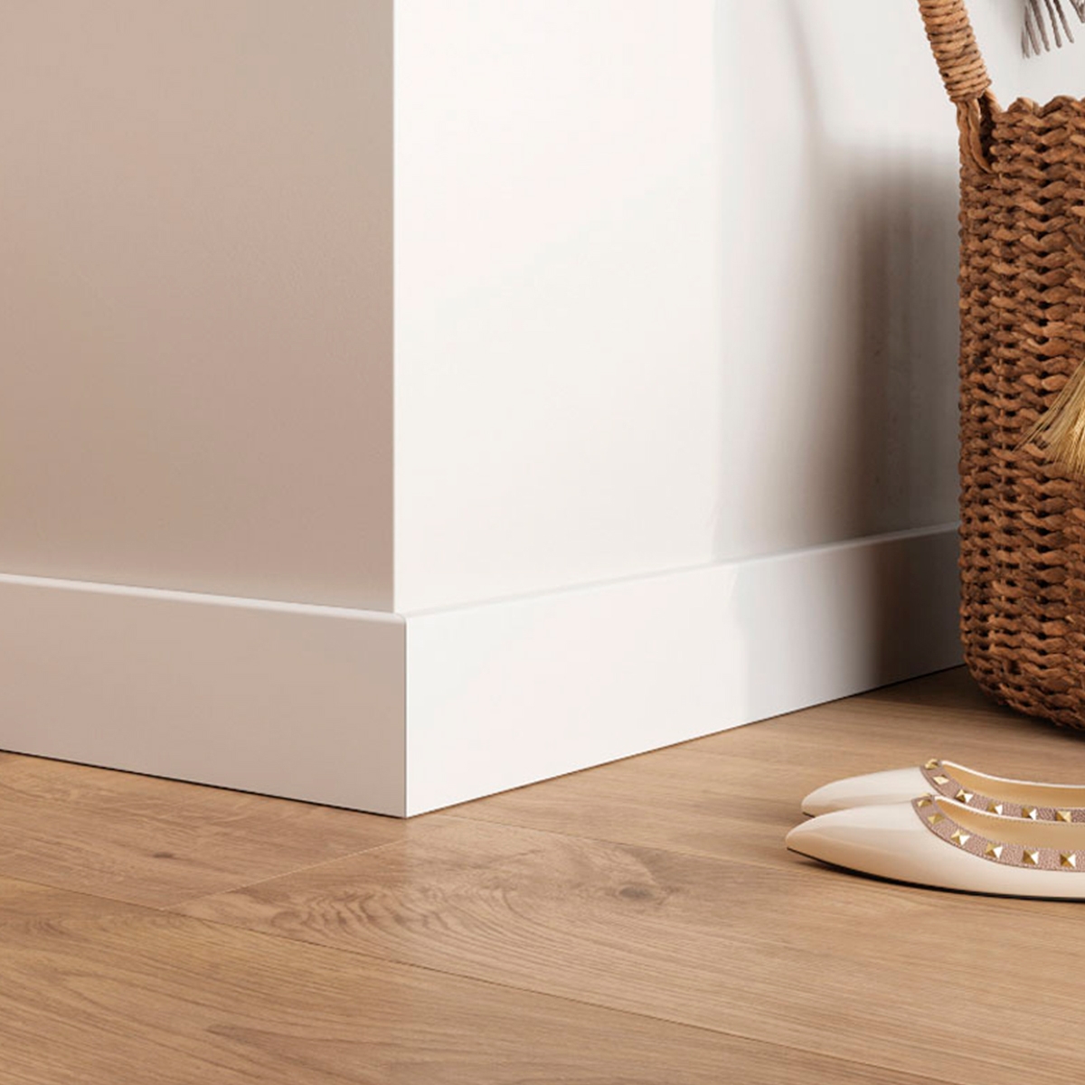 Finished with Sempla 80 White Skirting Board 240x8 (Price per piece)