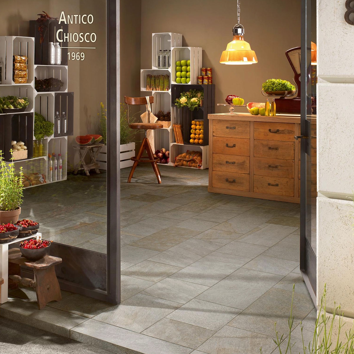 Intérieur avec revêtement de sol antidérapant gris multiquartz 30x60 (boîte 0.90m2)