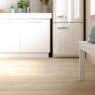 Cocina con Pavimento Treverkway Betulla 15x90