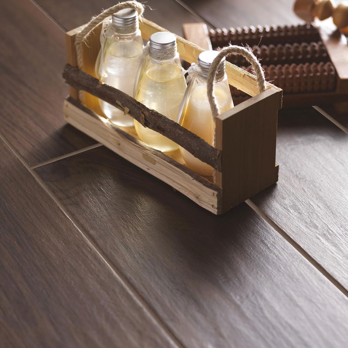 Interior con pavimento Treverkmood Mogano 15x90 (Caja 1,08m2) 1