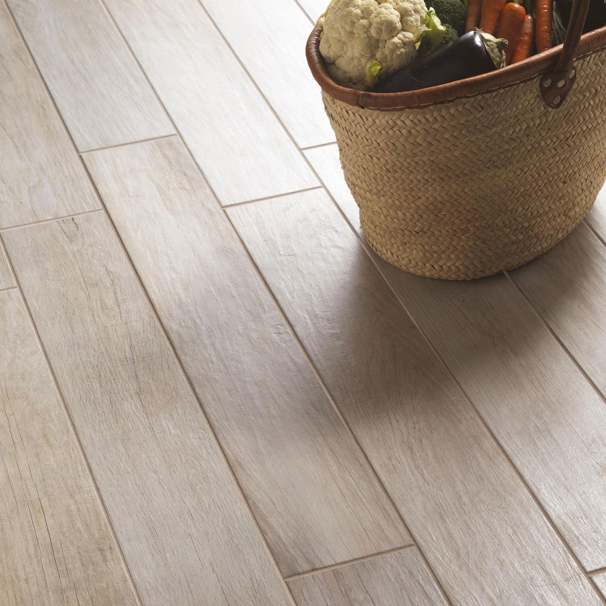 Interior com pavimento Treverkmood Tiglio 15x90 (Box 1.08m2) 1