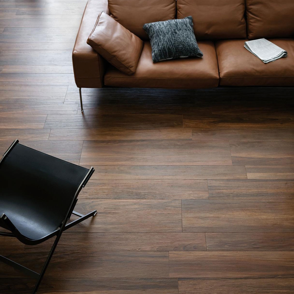 Intérieur avec revêtement de sol Treverkchic Noce Italiano 20x120 (Boîte 0.72m2) 1