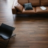 Interior con Pavimento Treverkchic Noce Italiano 20x120 (Caja 0,72m2)