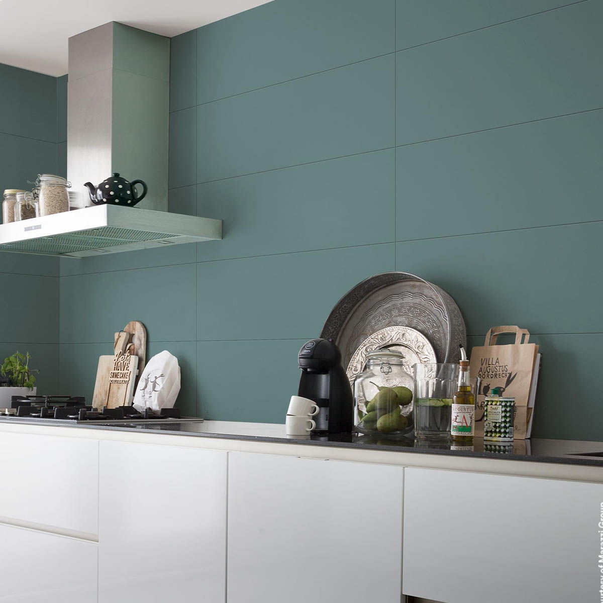 Cocina con Revestimiento Colorplay Sage 30x90