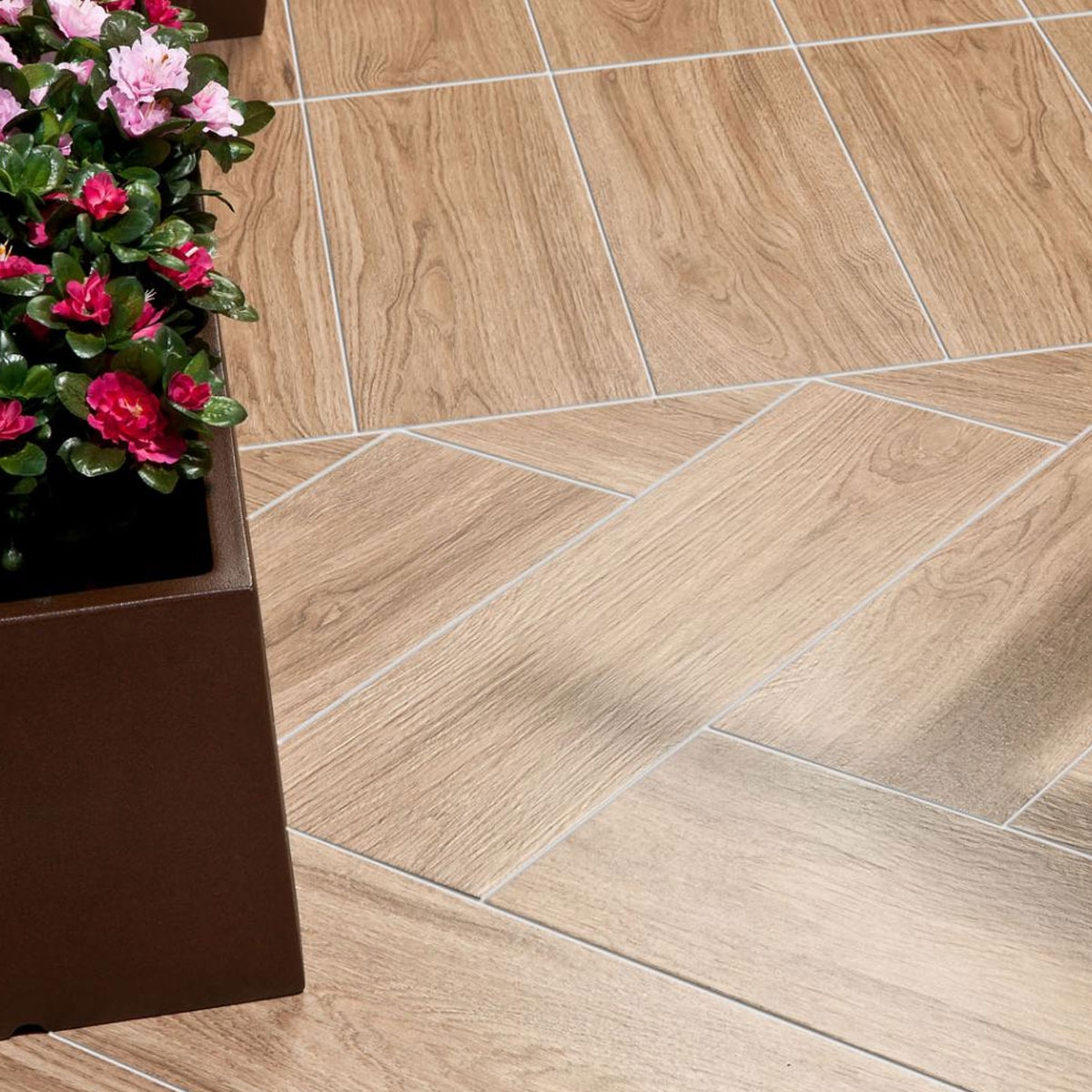 Interior with Fronda Nogal flooring 20x60