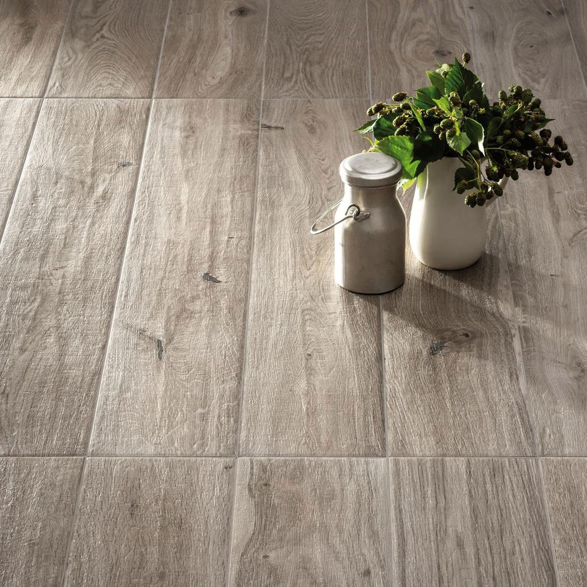 Interior com pavimento Treverkever Ash 20x120 (Box 0.96m2)