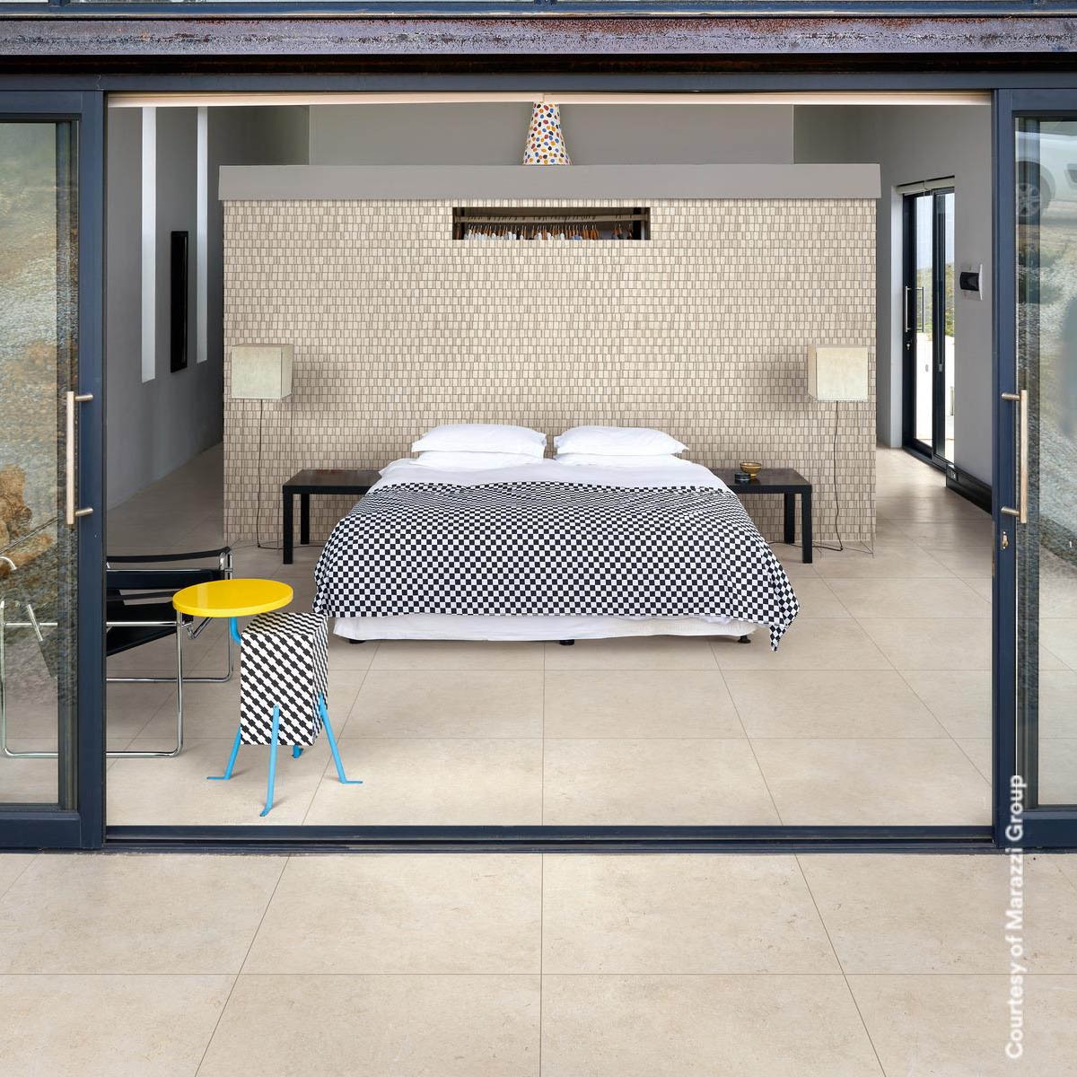 Chambre avec entretoise en ivoire calcaire Pavé antidérapant 75x75