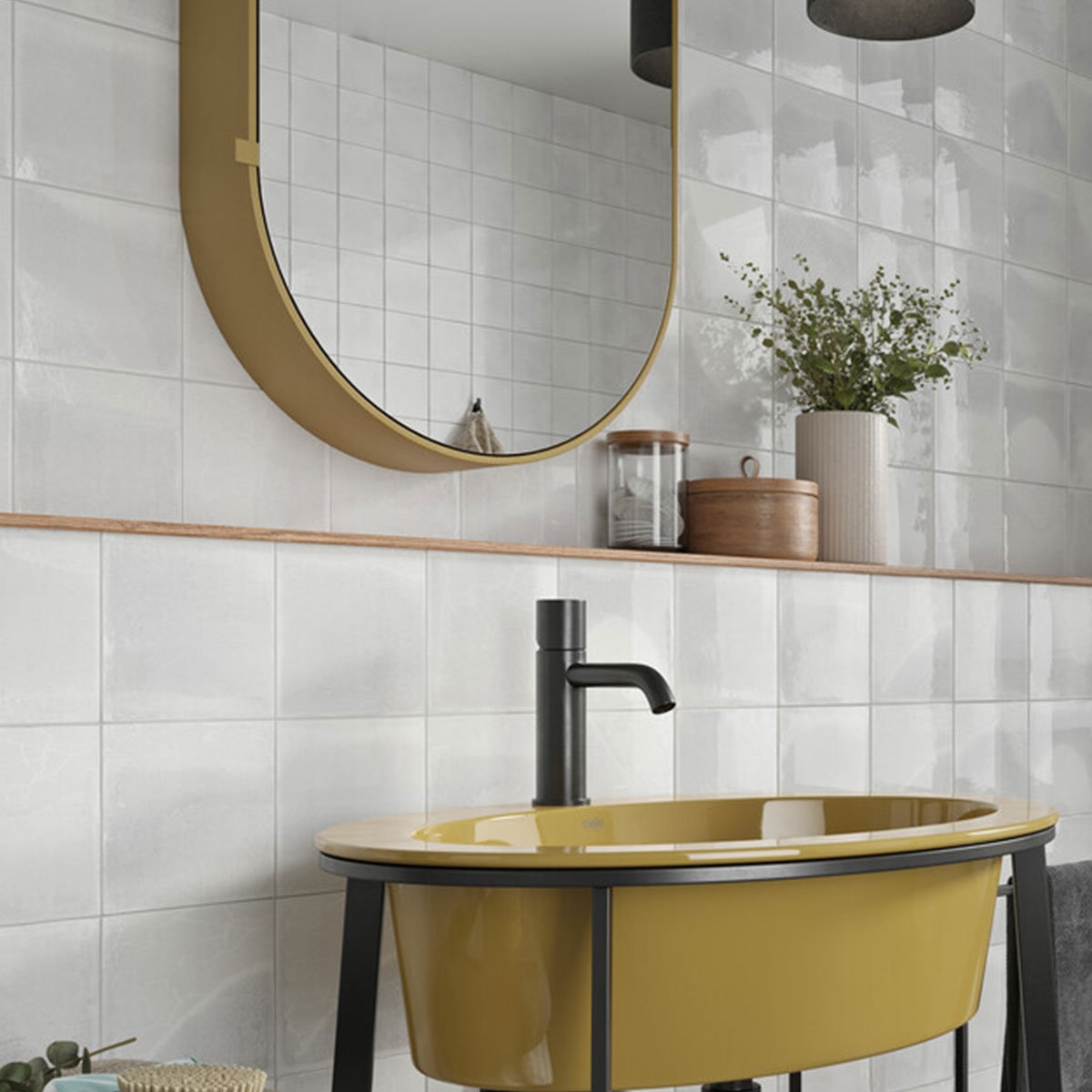 Salle de bain avec revêtement Ocean White 15x15