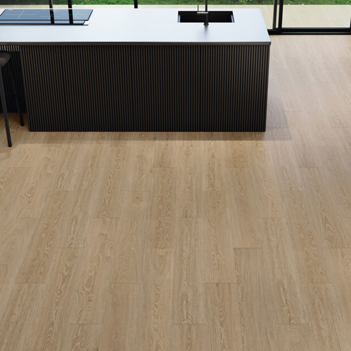 Interior con pavimento Noura Miel 20x120