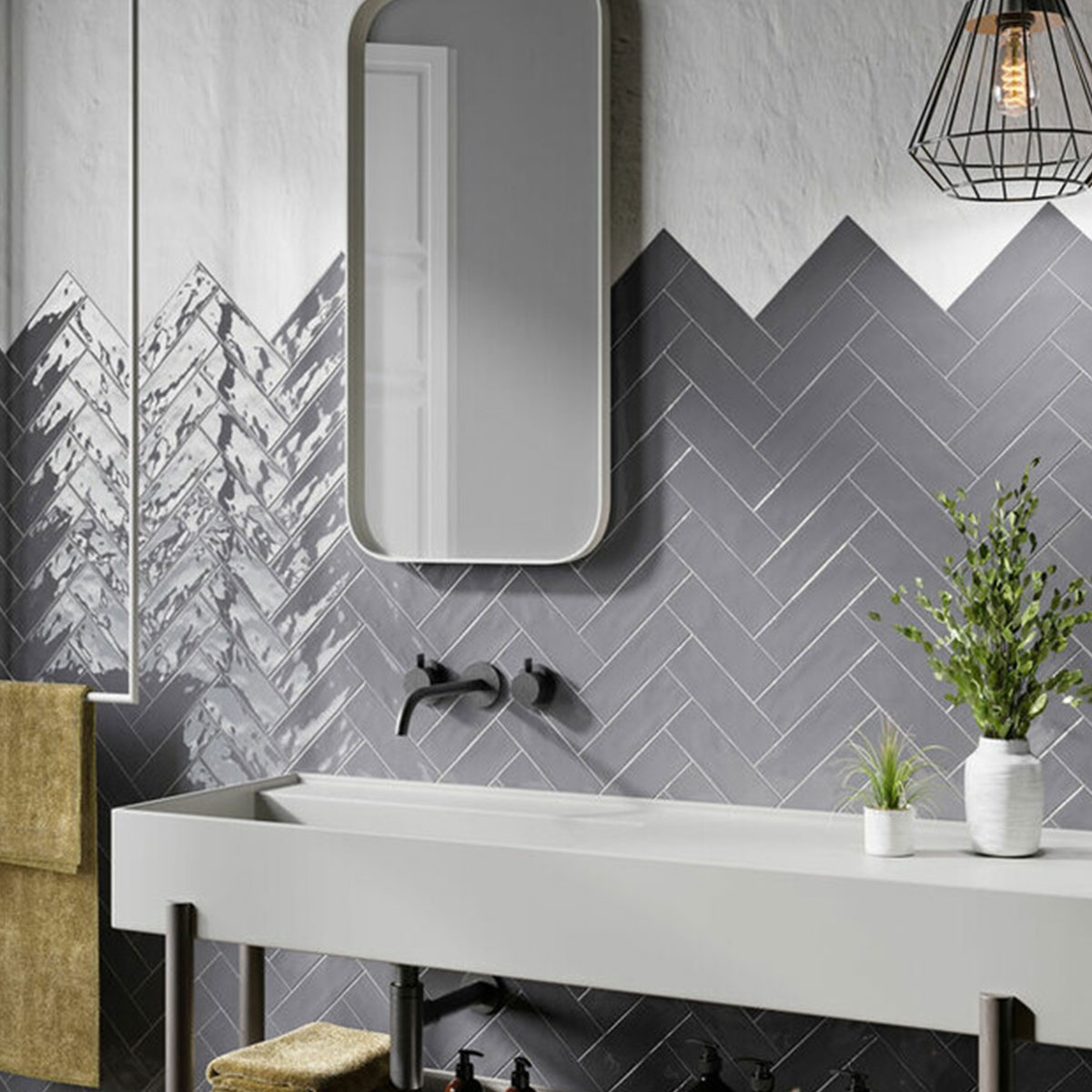 Baño con revestimiento Lineo Black 6.5x20