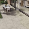Exterior con pavimento Toscana 1907 Ceniza Antideslizante 100x100