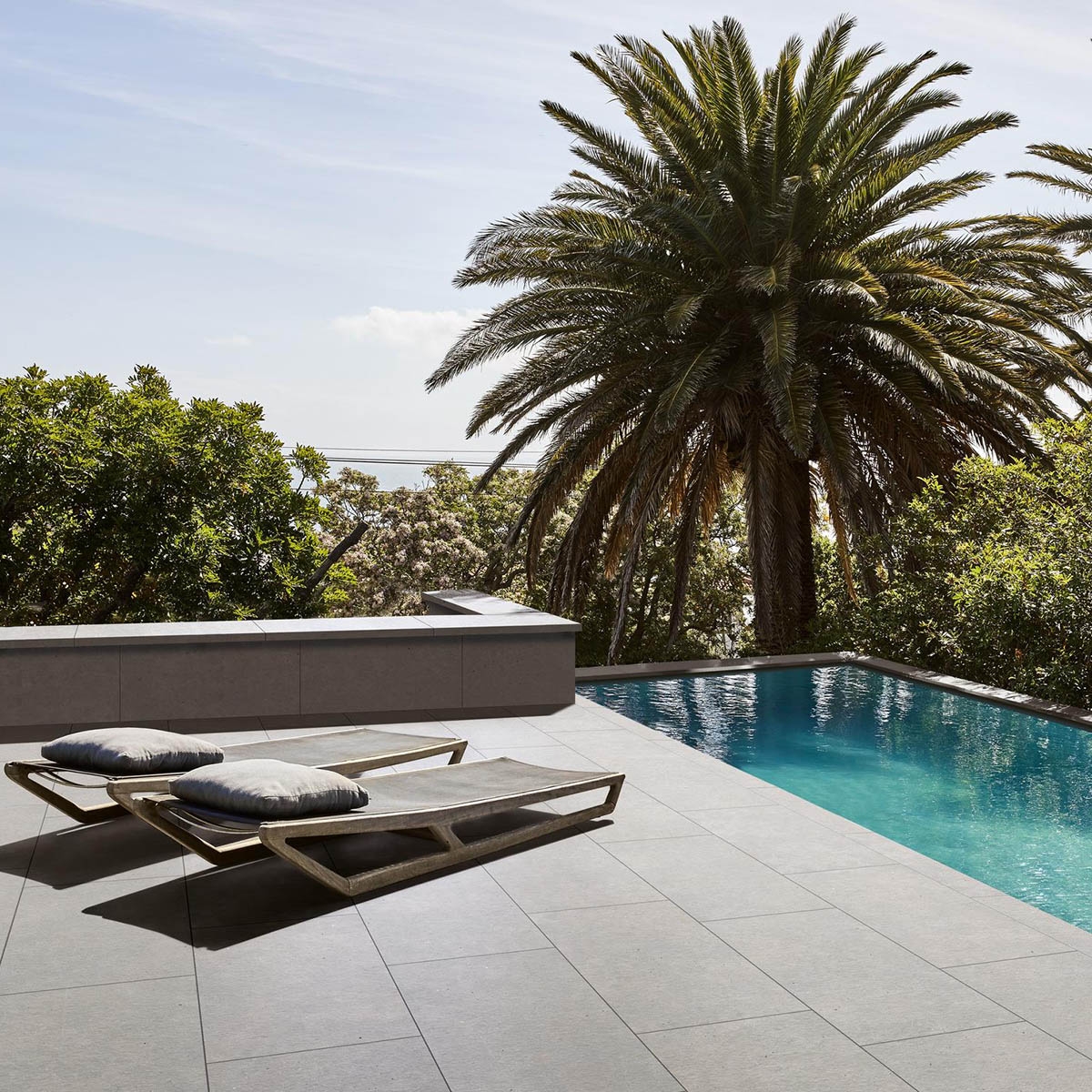 Exterior with Moon20 White Strutt Non-slip Pavement 60x120