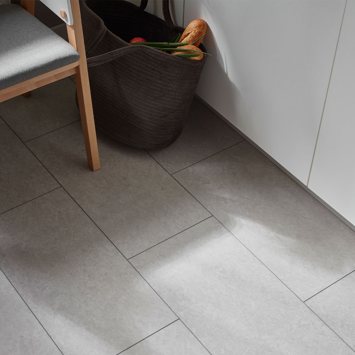 Fertiggestellt mit Rigio Concrete Light 60x30 (Box 1,8m²)