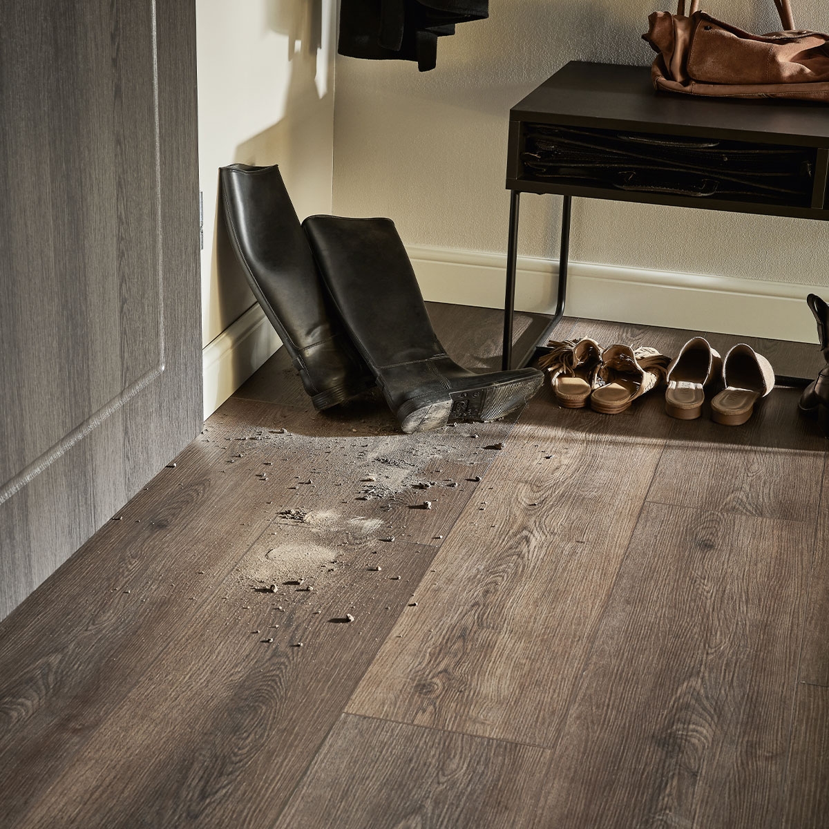 Abgeschlossen mit Lunar Rigium 122x22,9 (Box 2,24m²)