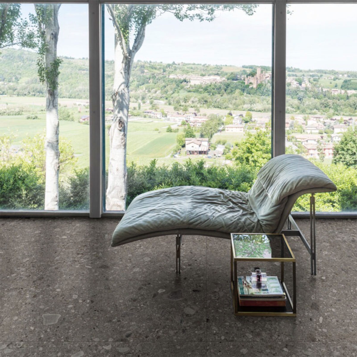 Innenraum mit Mystone Ceppo Di Gre Anthrazite Natural 60x120 Fuß Bodenbelag.