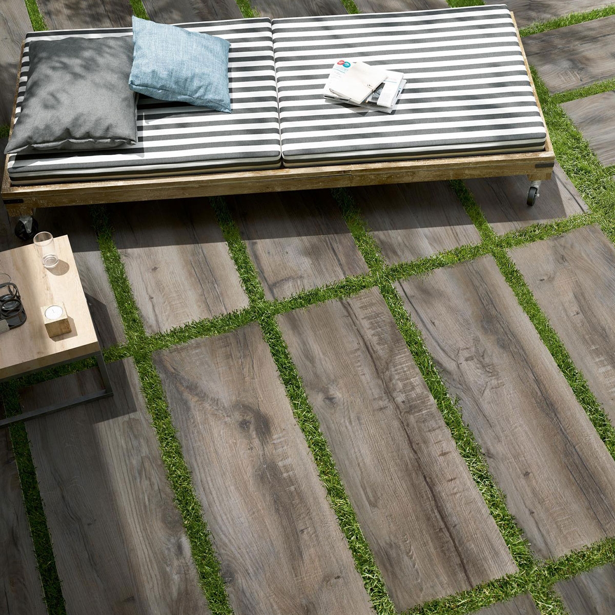 Außenansicht mit Treverkmade20 Dampf rutschfester Boden 20mm 40x120 (Box 0,48m²) 1