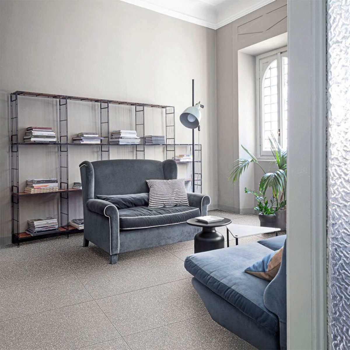 Innenraum mit Pinch Dark Grey Boden 60x120