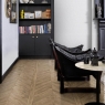 Sala con Pavimento Vero Rovere Chevron 11x54