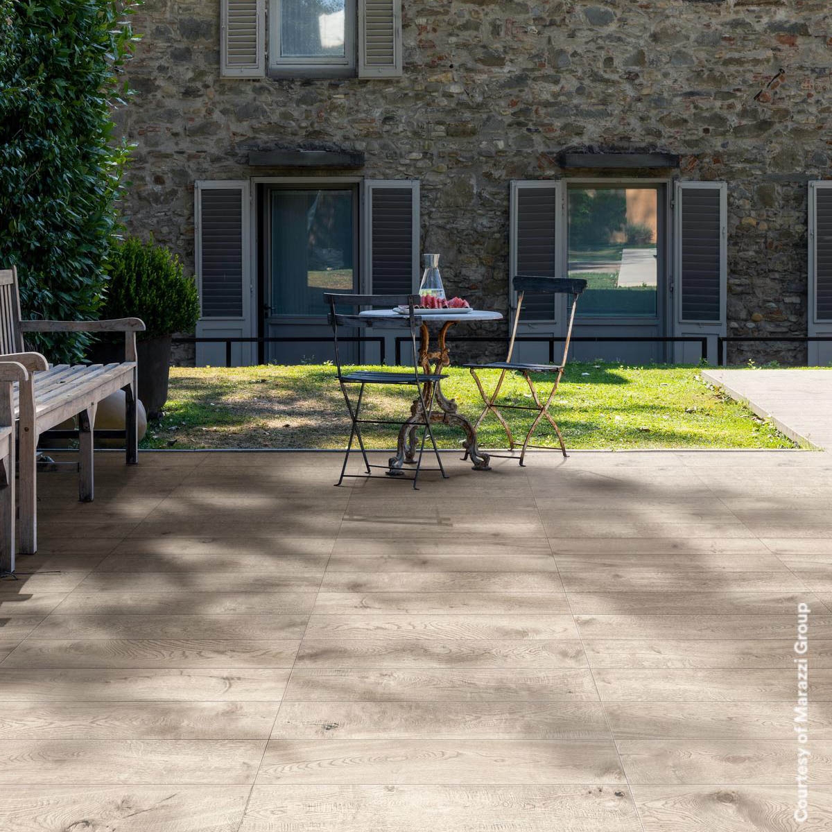 Exterior con Pavimento Vero Sabbia Antideslizante 20x120