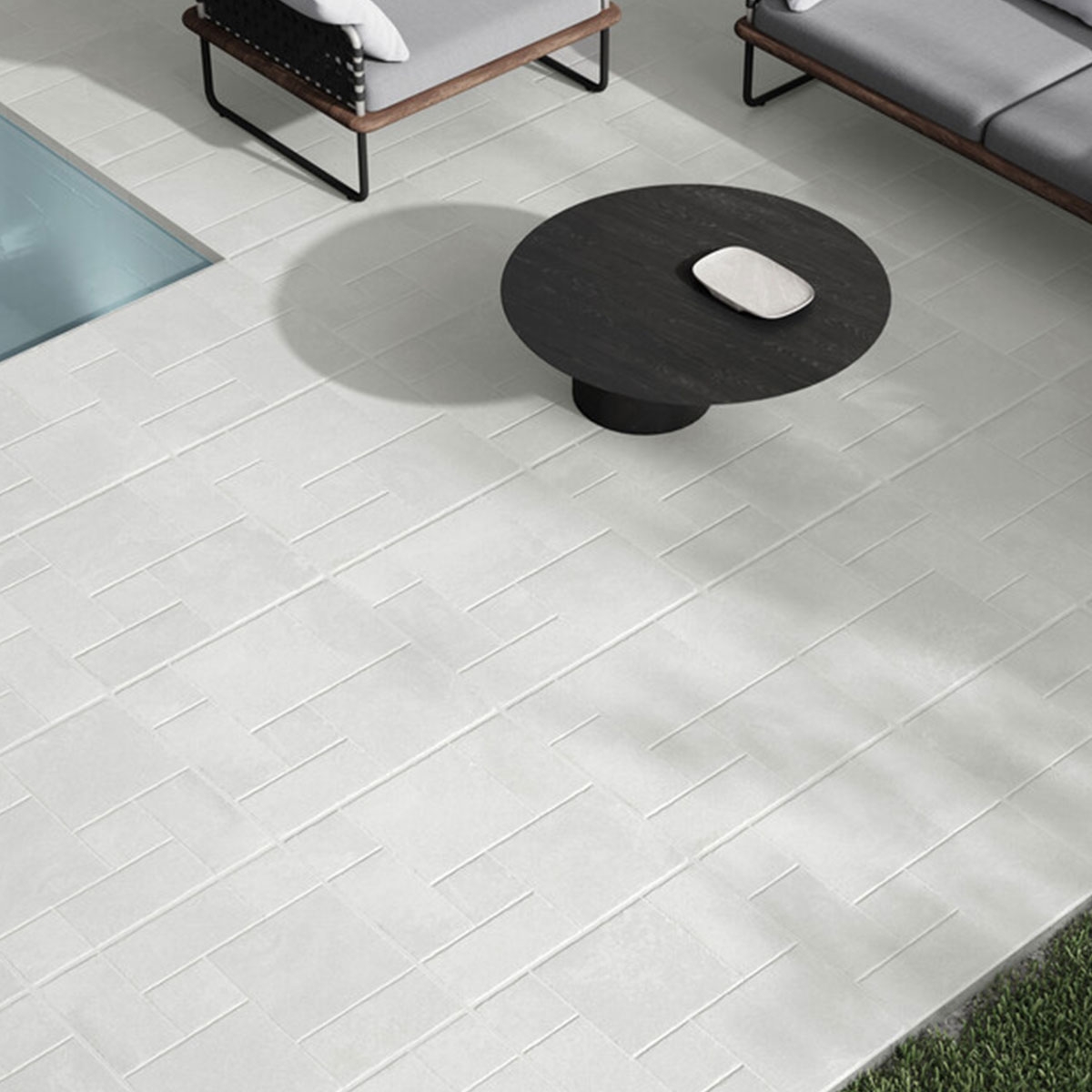 Außenansicht mit Antique Gray rutschfestem Pflaster 60x60