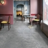Interior com pavimento Mystone Quarzite Black 60x120 (Caixa 1,44m2)