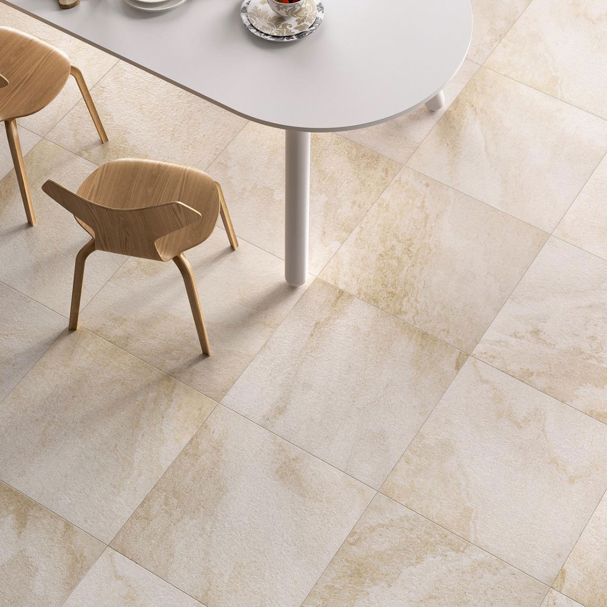 Interior con pavimento Mystone Quarzite Beige 60x60 (Caja 1,08m2)