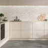 Cocina con Revestimiento Q Biblos Sand 40x120