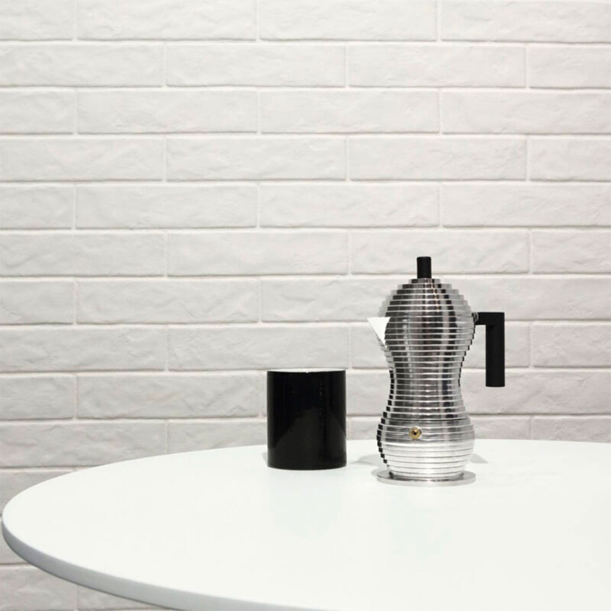 Interior con revestimiento Bricco Bianco 7x28