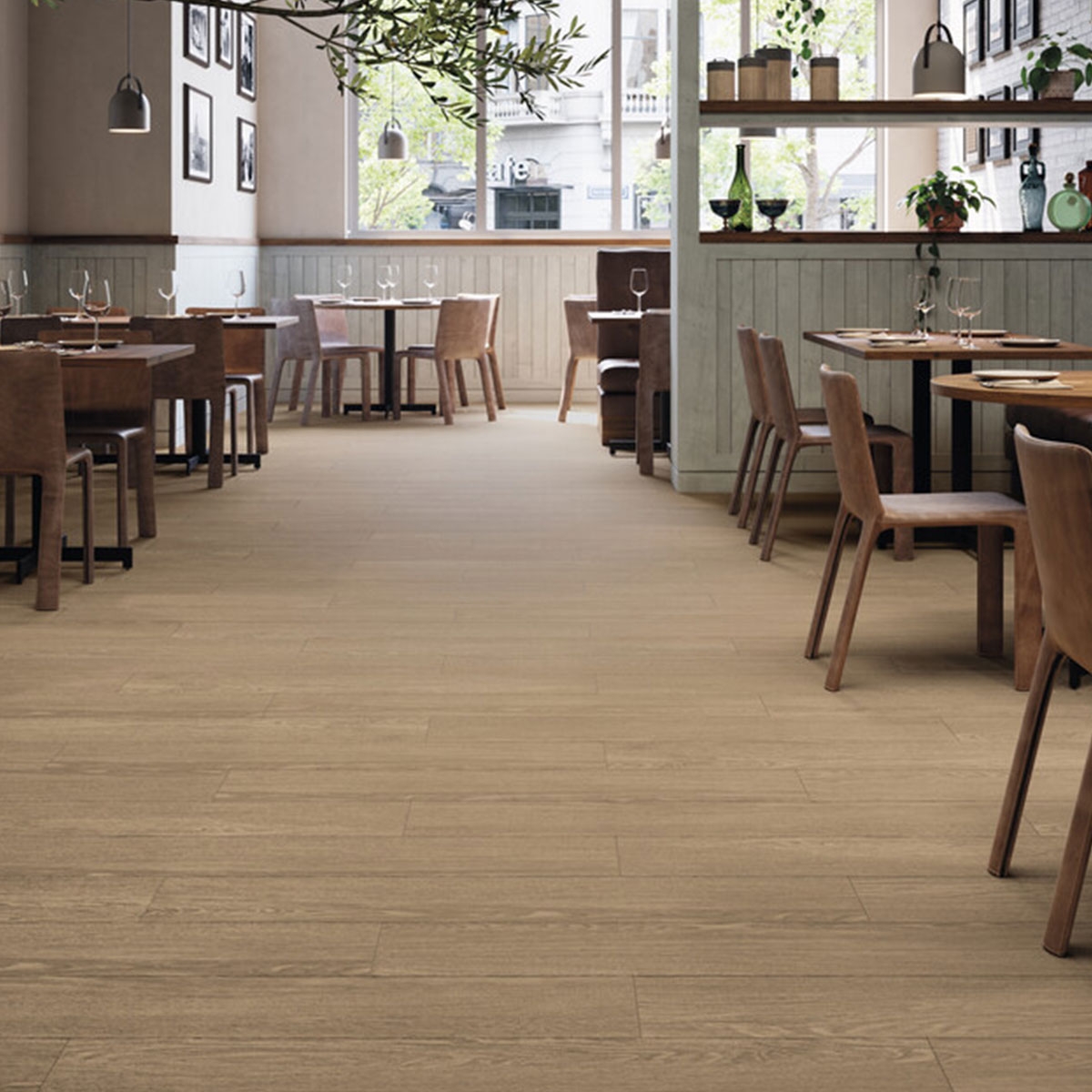 Interior con pavimento Arbela Miel 23x120