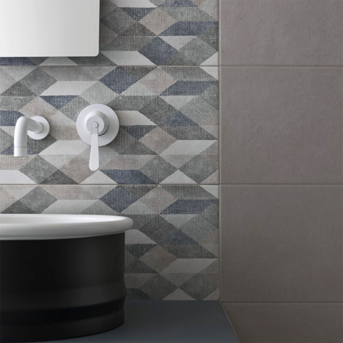 Intérieur avec revêtement gris origami Decoro à la craie 25x76